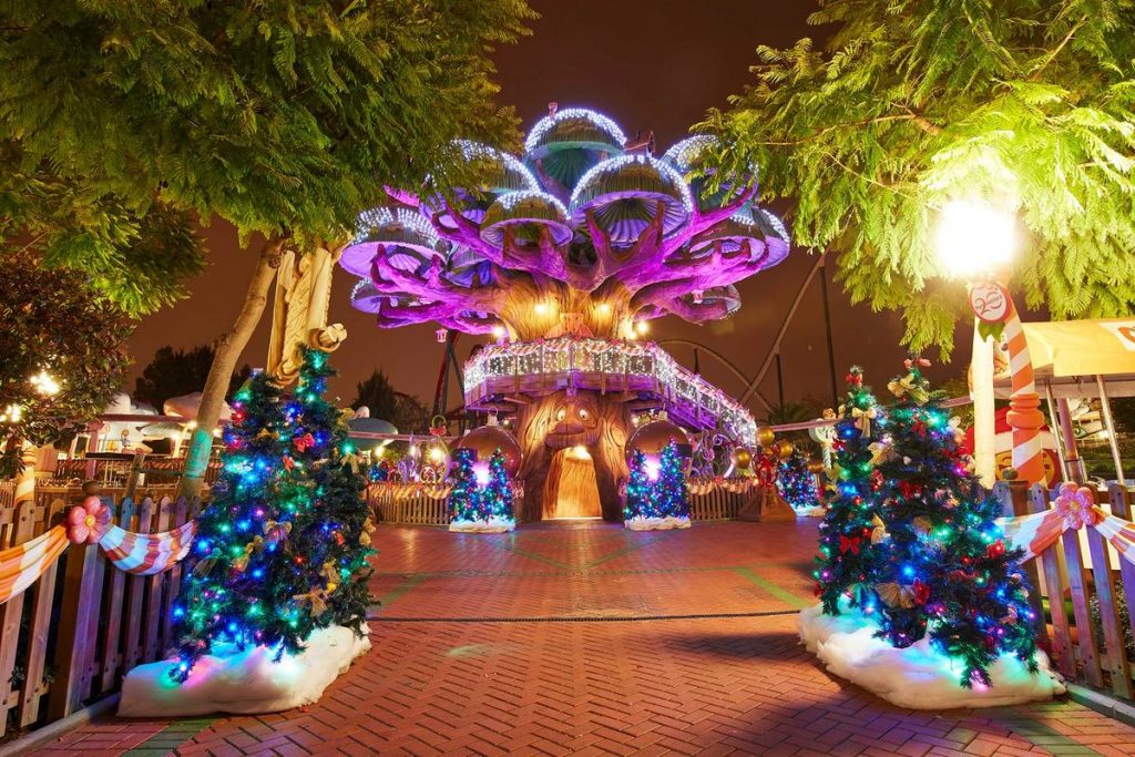 La zona infantil Sésamo Aventura de PortAventura World se ilumina con motivo de Navidad